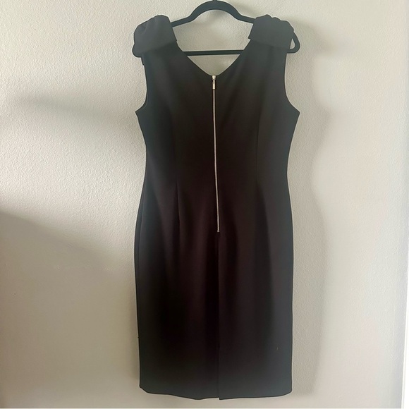 TAHARI Elegant Little Black Cocktail Dress Womens size 8 Timeless Classic - Picture 2 of 7